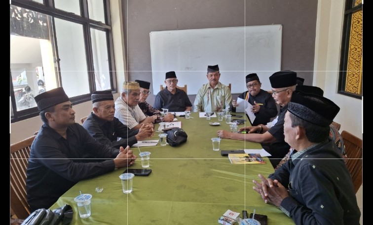 Pengurus KAN Aua Kuniang Kunjungi LKAAM Sumbar untuk Penguatan Kapasitas Niniak Mamak