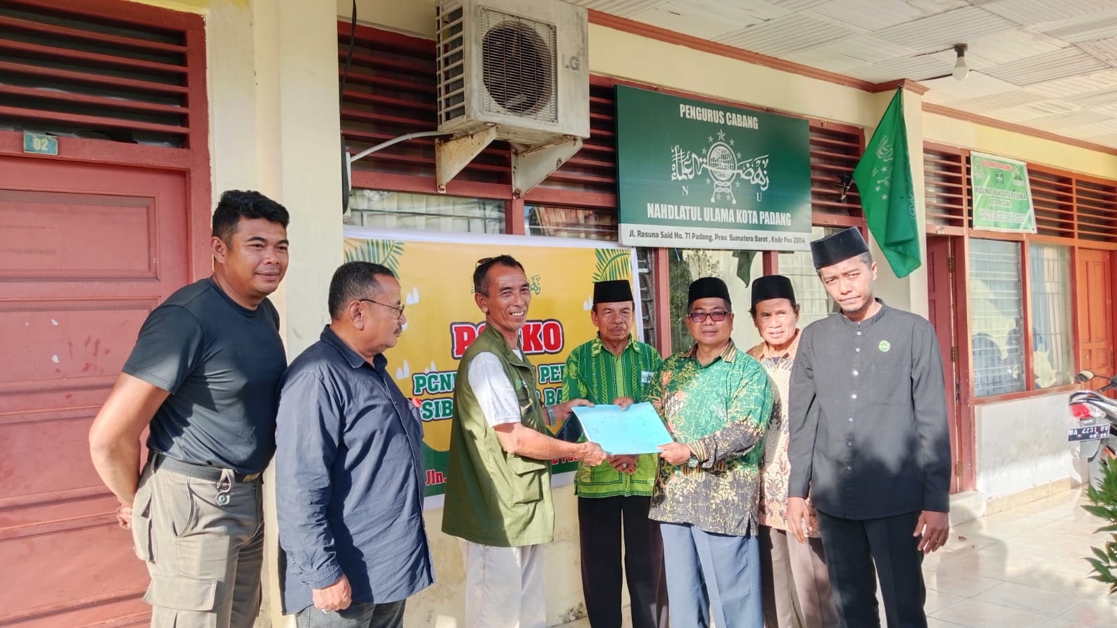 PCNU Kota Padang Salurkan Bantuan Untuk Dapur Umum di Lapai dan Koto Tangah