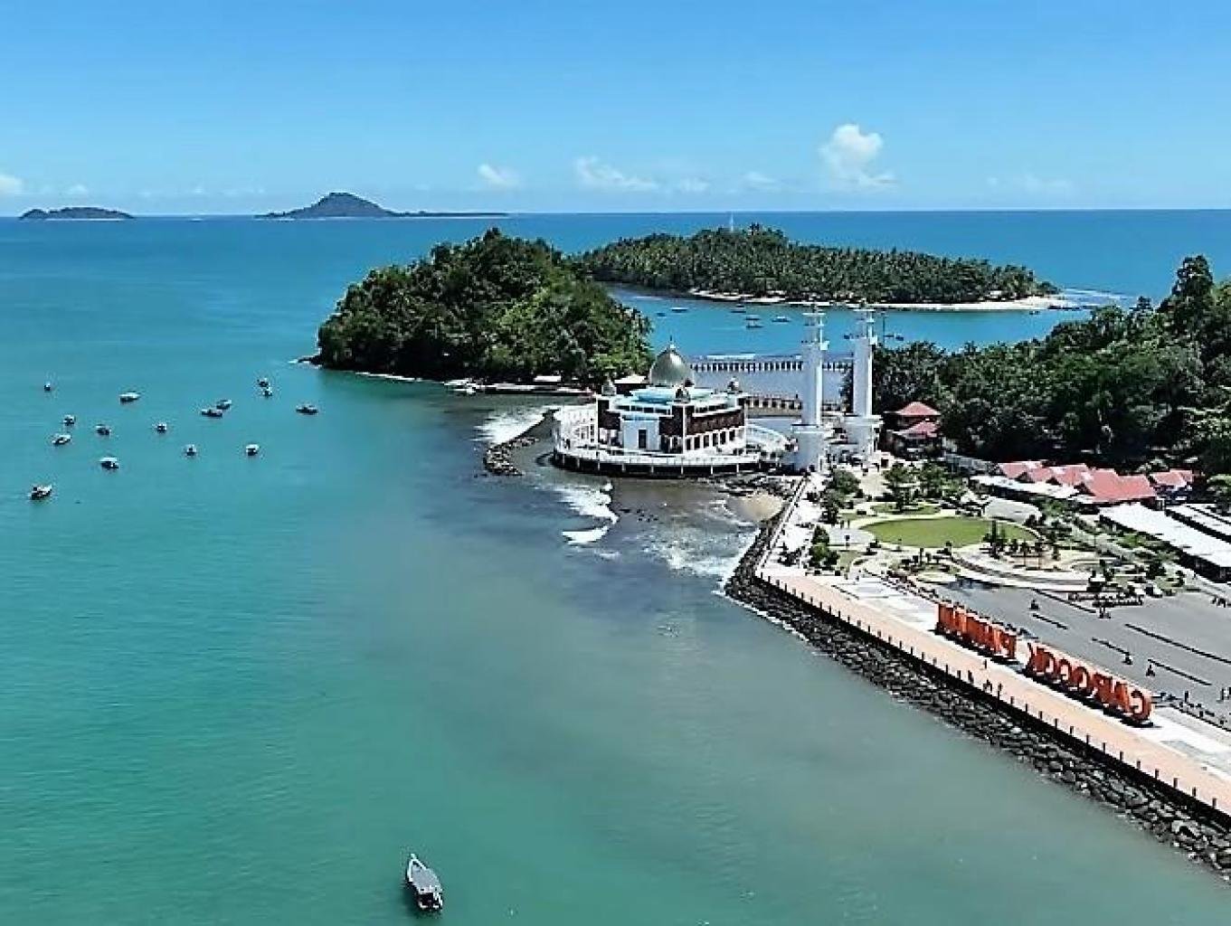 Menjelajah Carocok Painan, Pantai dengan Sejarah Unik dan Pesona Tak Terbantahkan